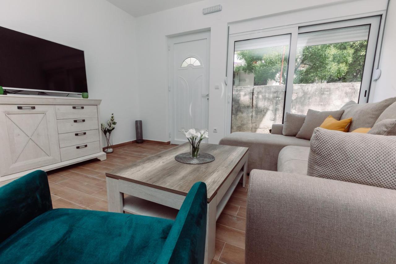 Waterfront Apartment Petrovina Котор Екстериор снимка