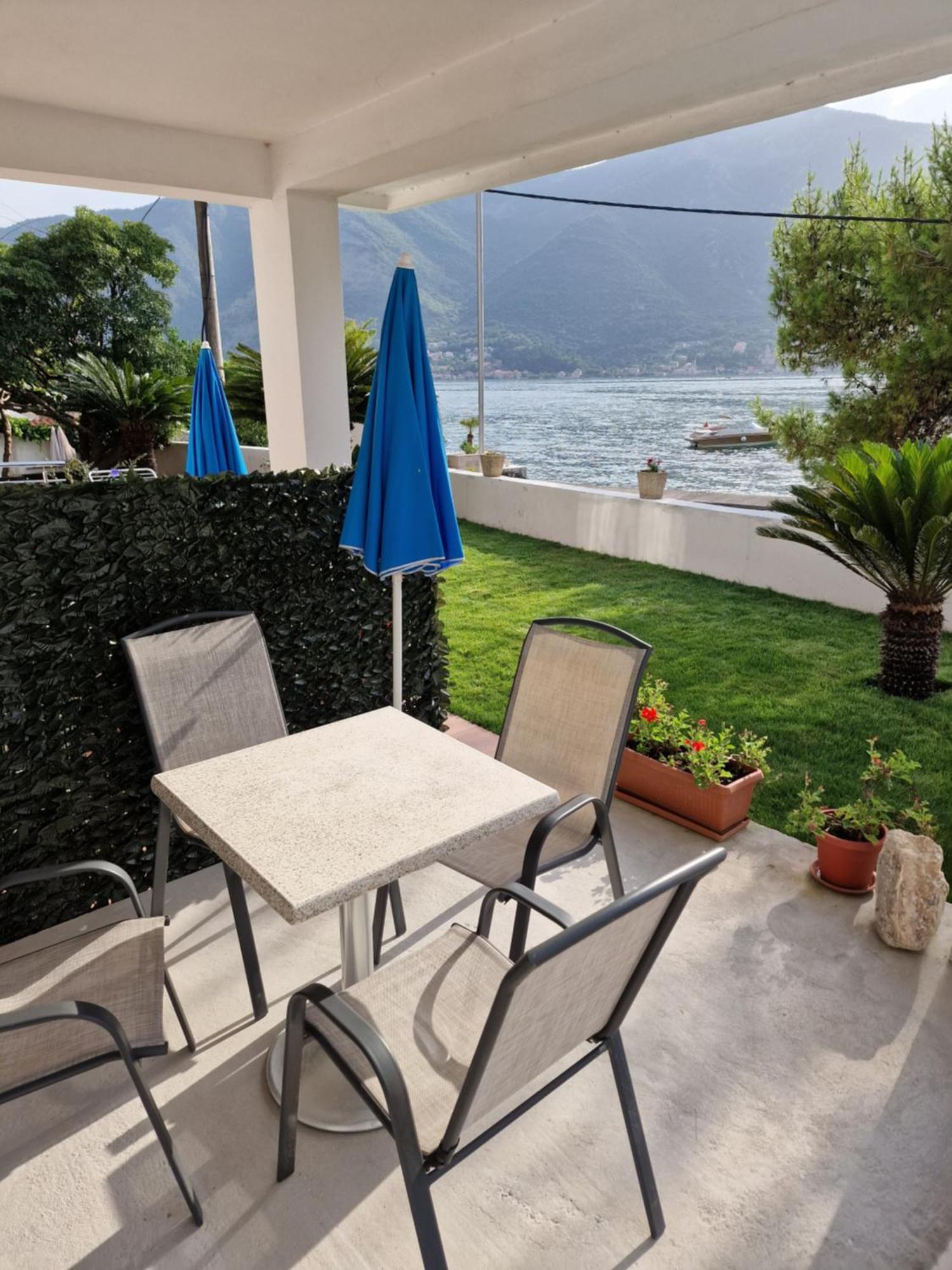 Waterfront Apartment Petrovina Котор Екстериор снимка