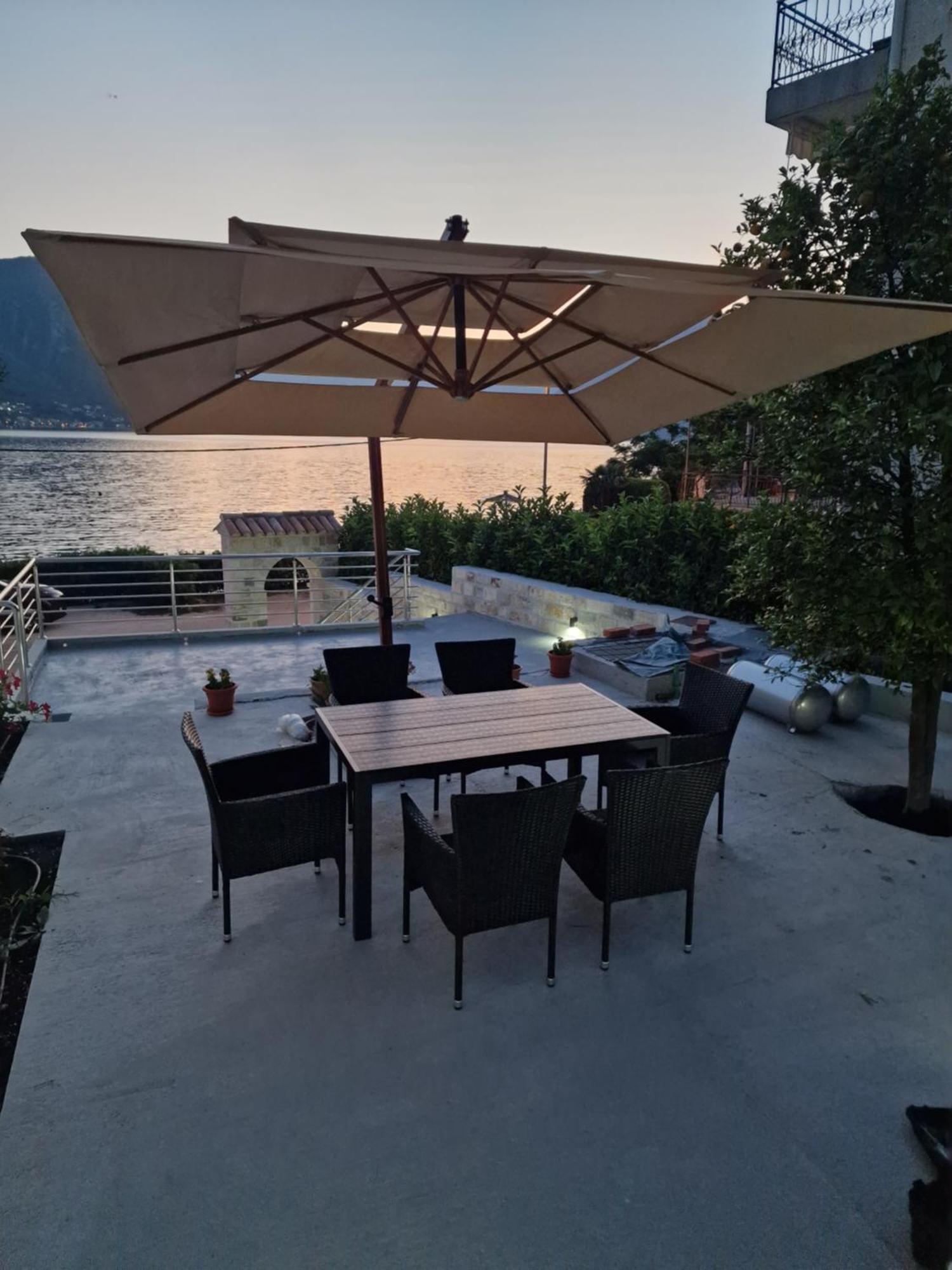 Waterfront Apartment Petrovina Котор Екстериор снимка