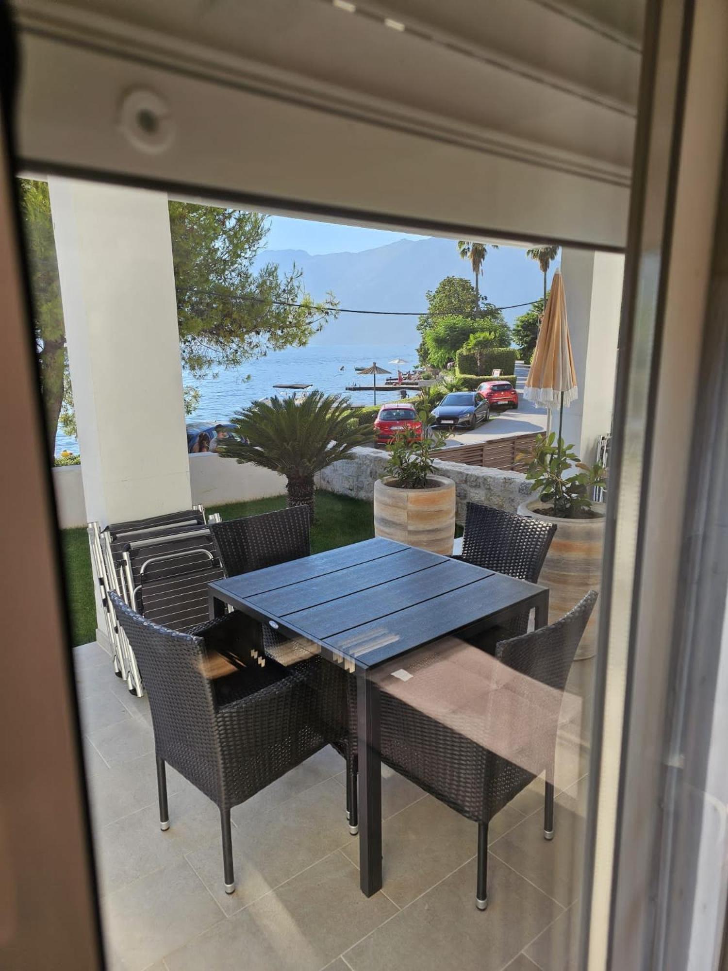 Waterfront Apartment Petrovina Котор Екстериор снимка