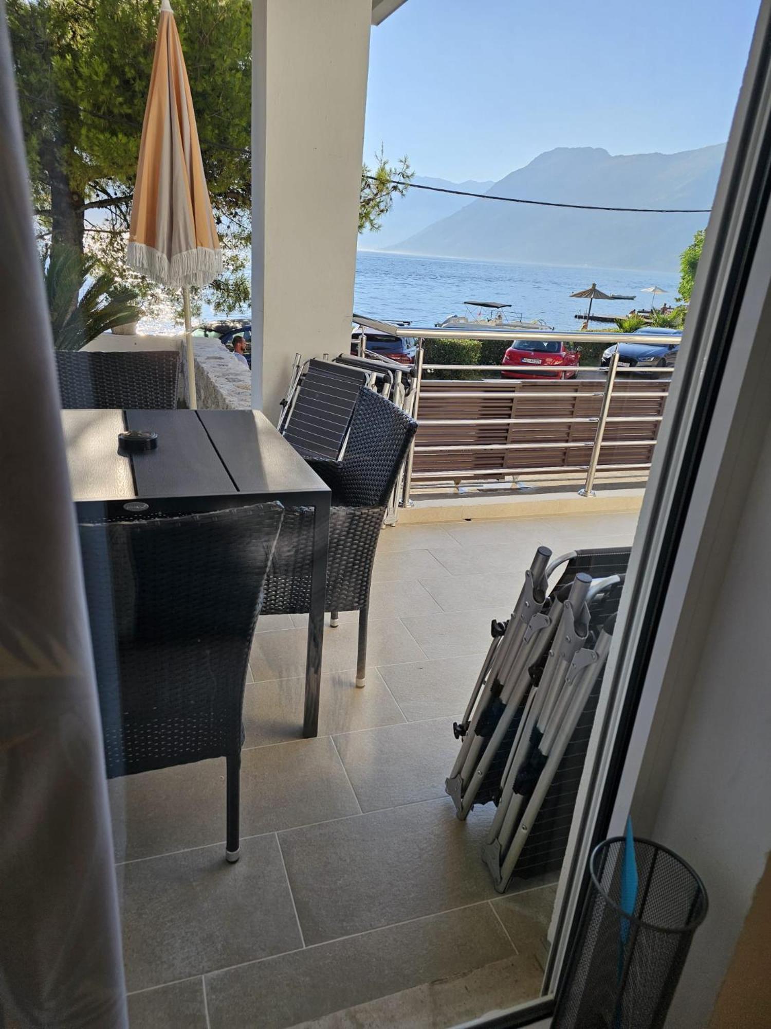 Waterfront Apartment Petrovina Котор Екстериор снимка